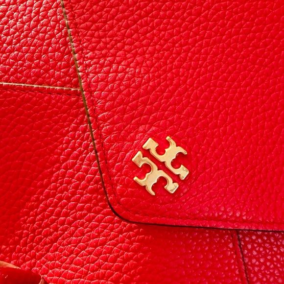 SOLD 🎒🎒Tory Burch Carter Envelope Pouch - Picture 4 of 6